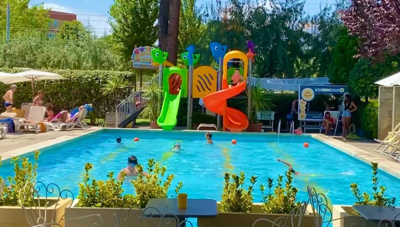רימיני Lotus Hotel All Inclusive & Spiaggia מראה חיצוני תמונה