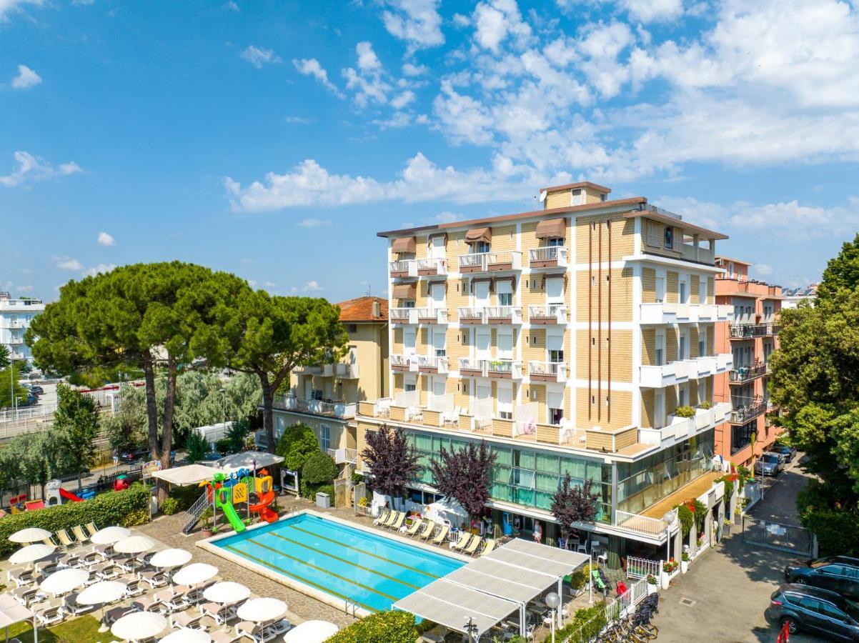 רימיני Lotus Hotel All Inclusive & Spiaggia מראה חיצוני תמונה