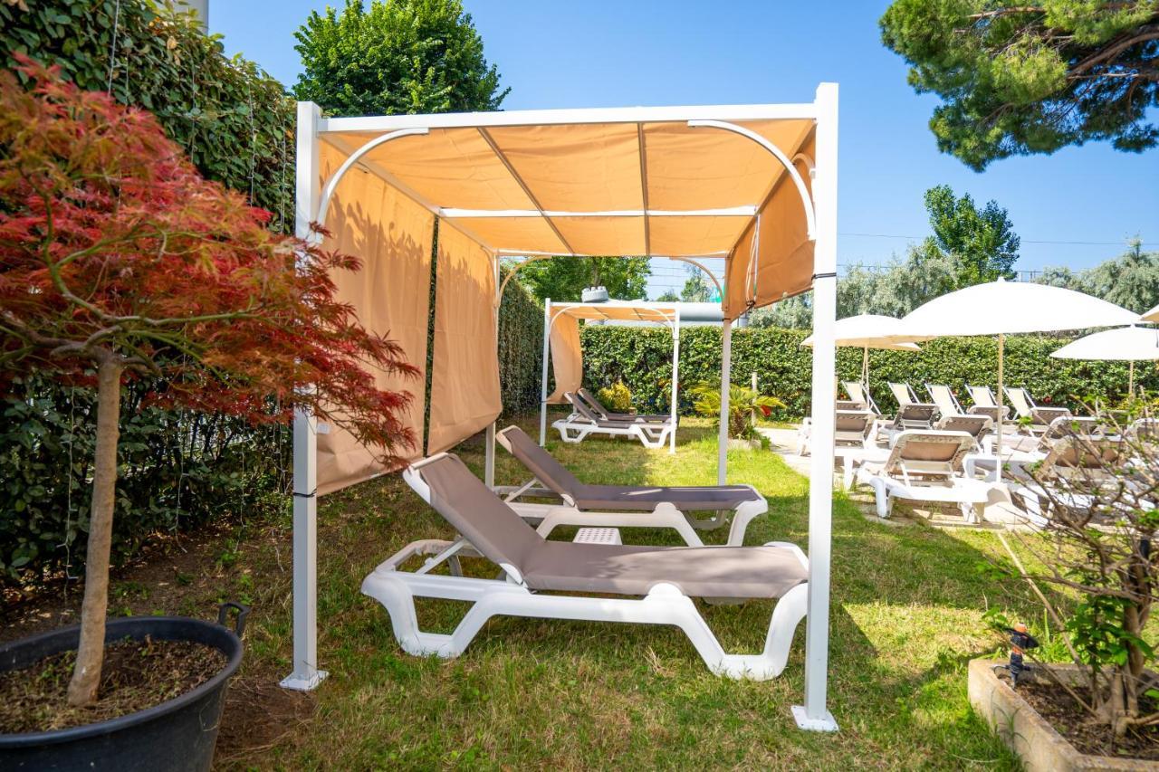 רימיני Lotus Hotel All Inclusive & Spiaggia מראה חיצוני תמונה