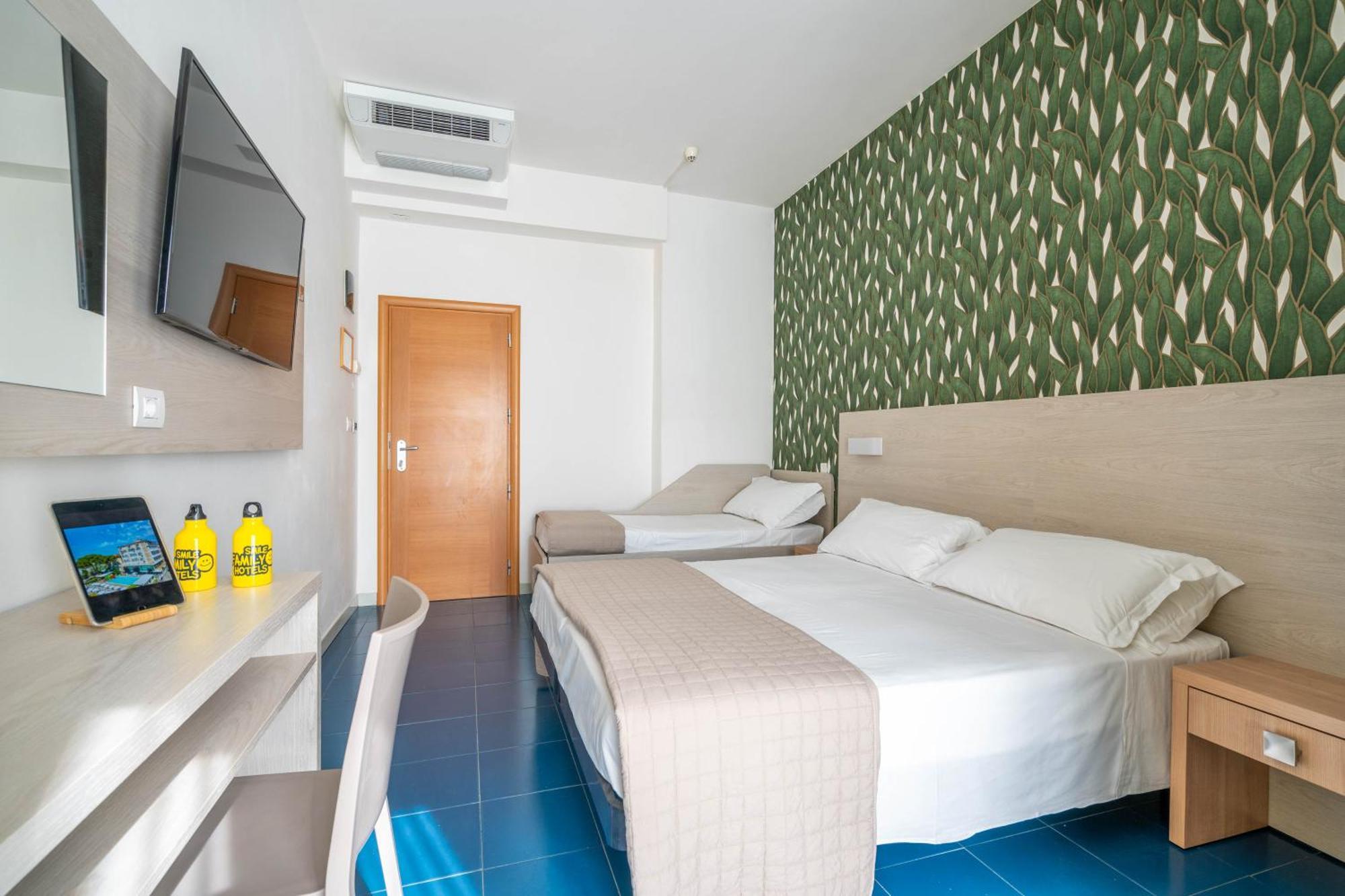 רימיני Lotus Hotel All Inclusive & Spiaggia מראה חיצוני תמונה