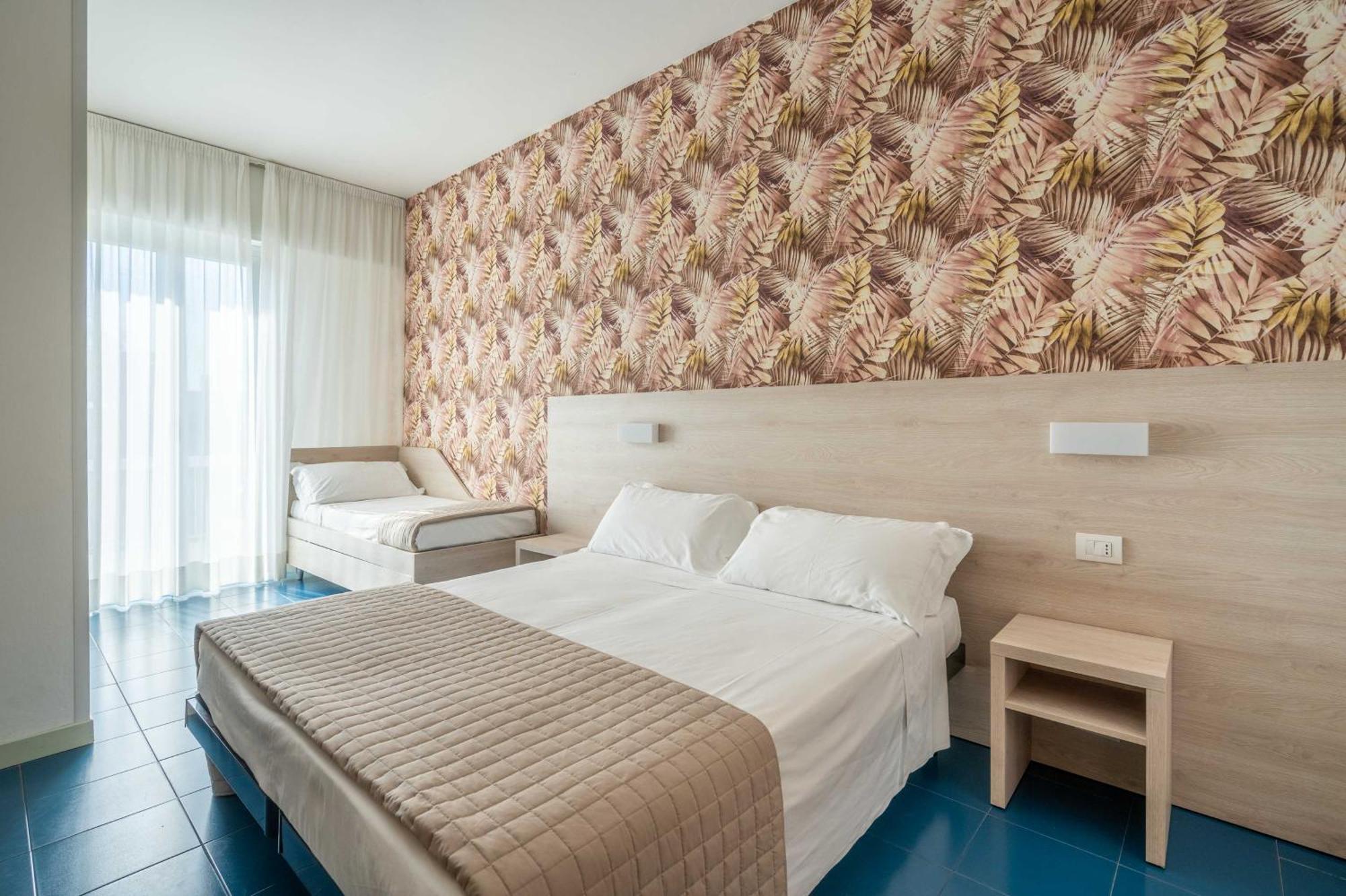 רימיני Lotus Hotel All Inclusive & Spiaggia מראה חיצוני תמונה