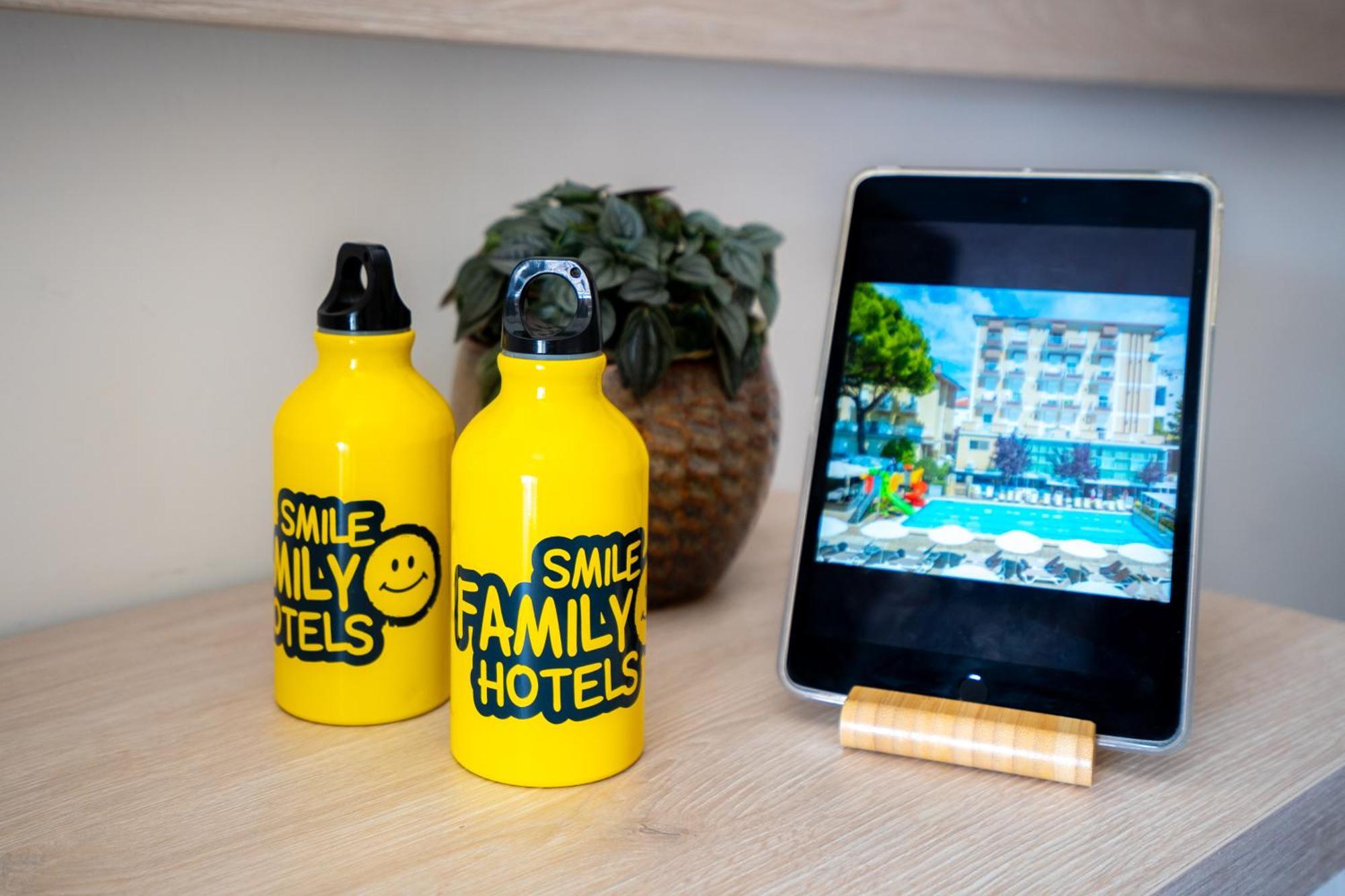רימיני Lotus Hotel All Inclusive & Spiaggia מראה חיצוני תמונה