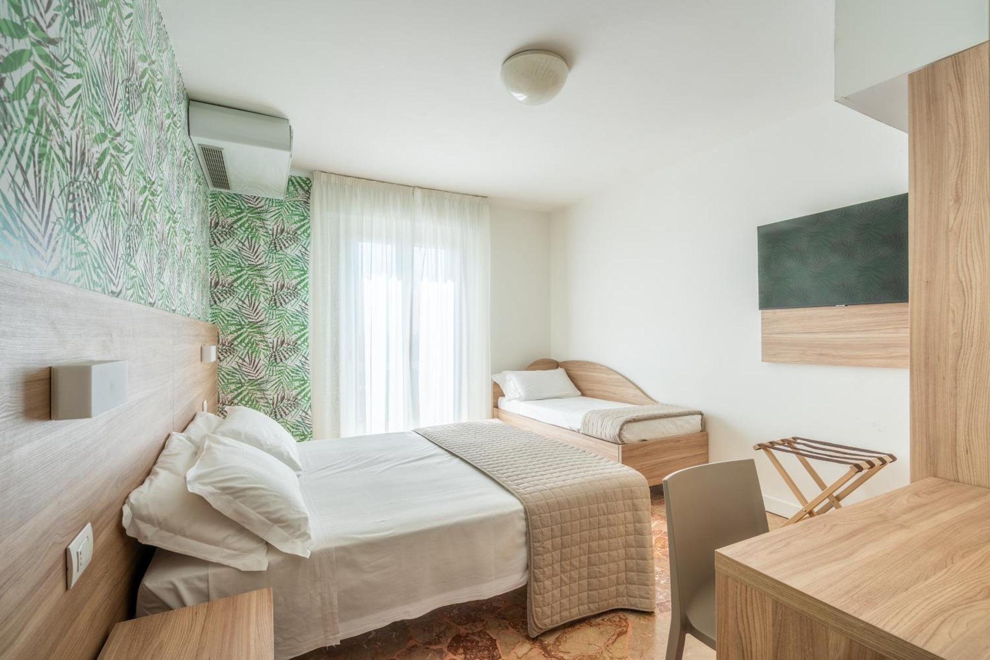 רימיני Lotus Hotel All Inclusive & Spiaggia מראה חיצוני תמונה