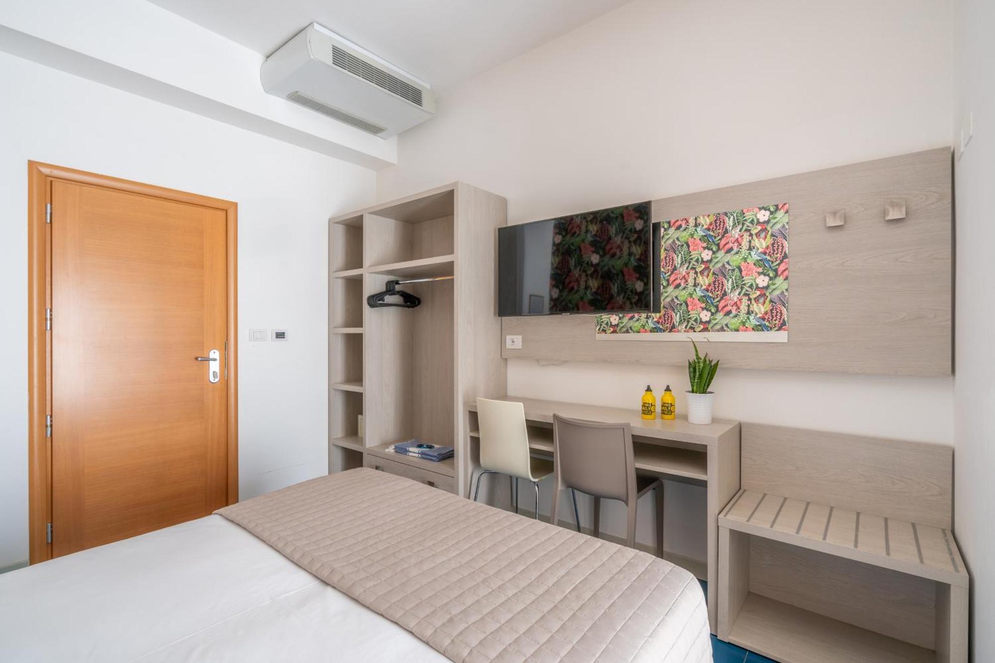 רימיני Lotus Hotel All Inclusive & Spiaggia מראה חיצוני תמונה