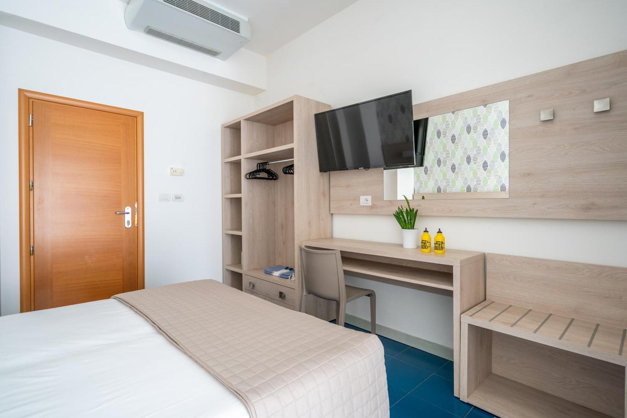 רימיני Lotus Hotel All Inclusive & Spiaggia מראה חיצוני תמונה
