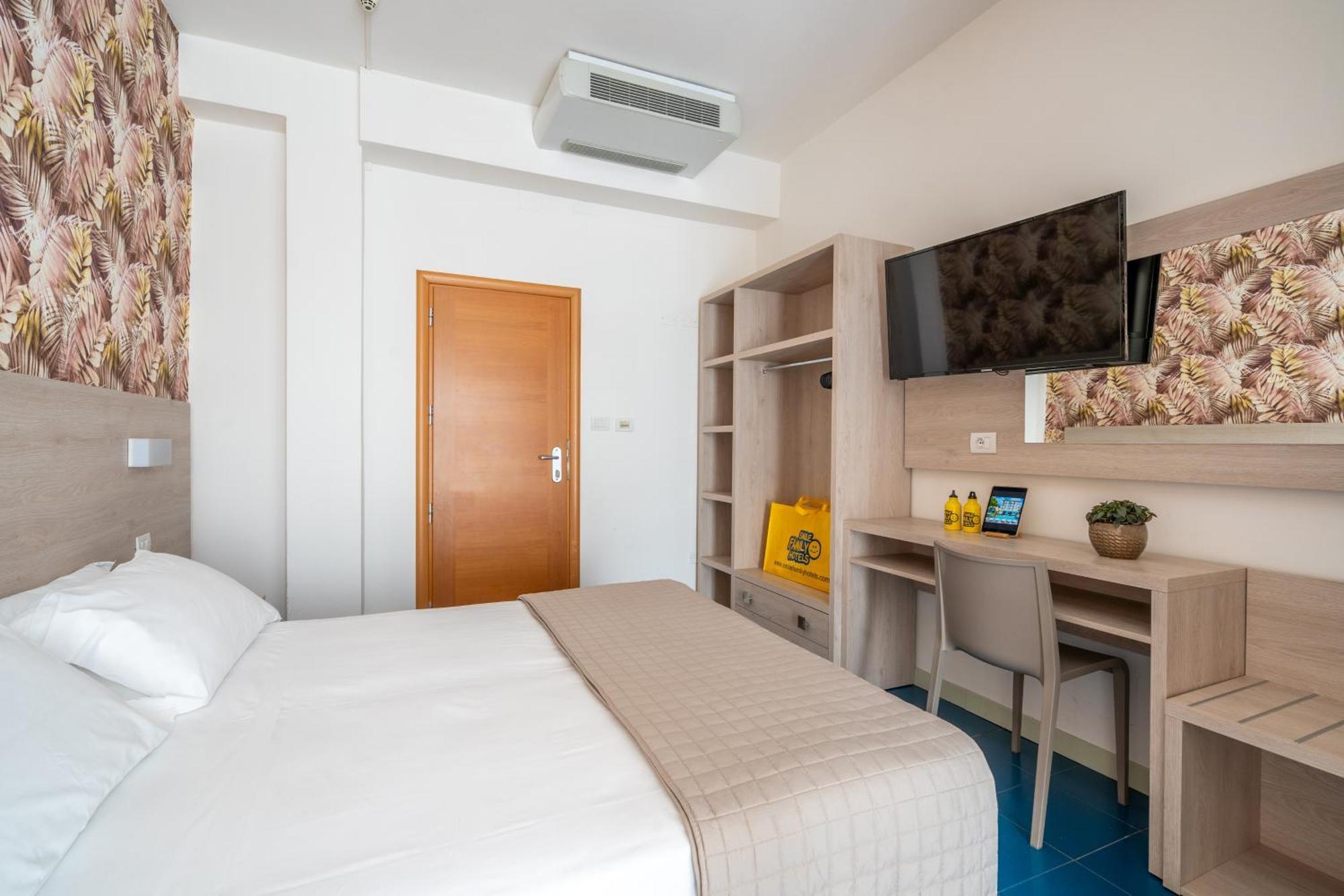 רימיני Lotus Hotel All Inclusive & Spiaggia מראה חיצוני תמונה