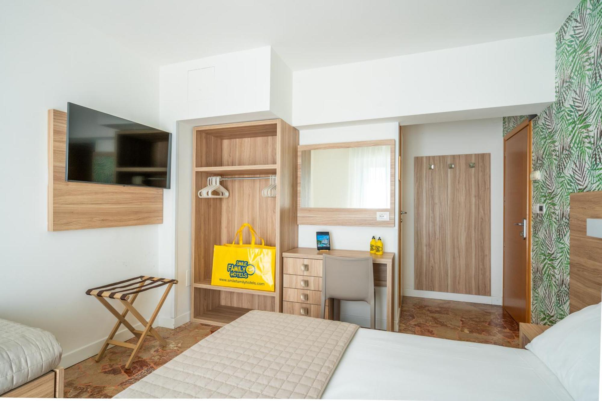 רימיני Lotus Hotel All Inclusive & Spiaggia מראה חיצוני תמונה