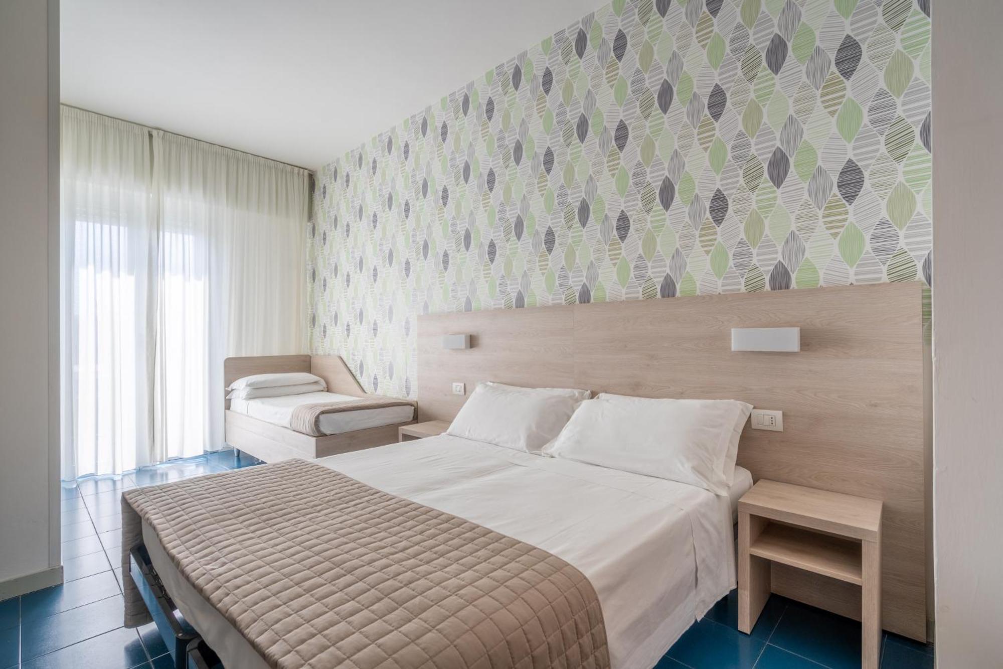 רימיני Lotus Hotel All Inclusive & Spiaggia מראה חיצוני תמונה