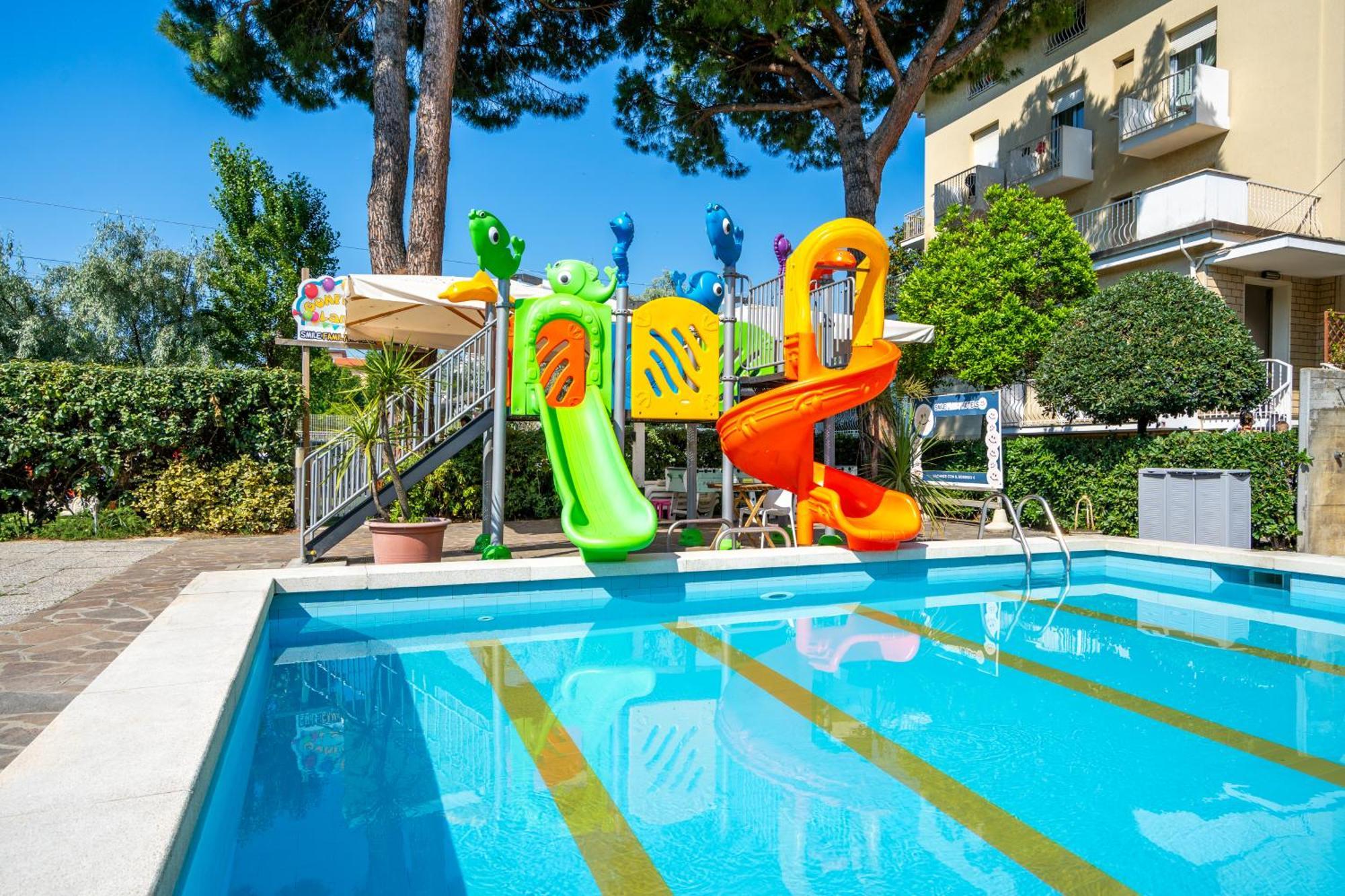 רימיני Lotus Hotel All Inclusive & Spiaggia מראה חיצוני תמונה