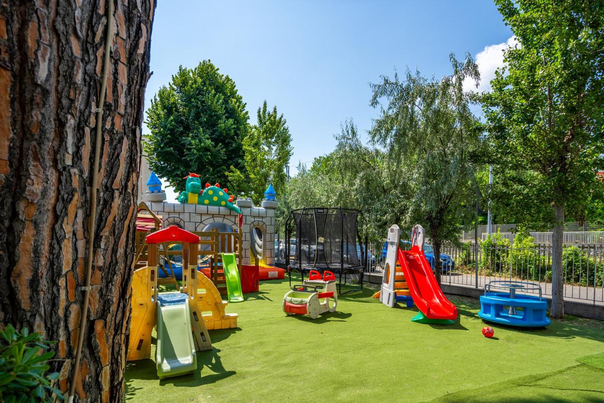 רימיני Lotus Hotel All Inclusive & Spiaggia מראה חיצוני תמונה