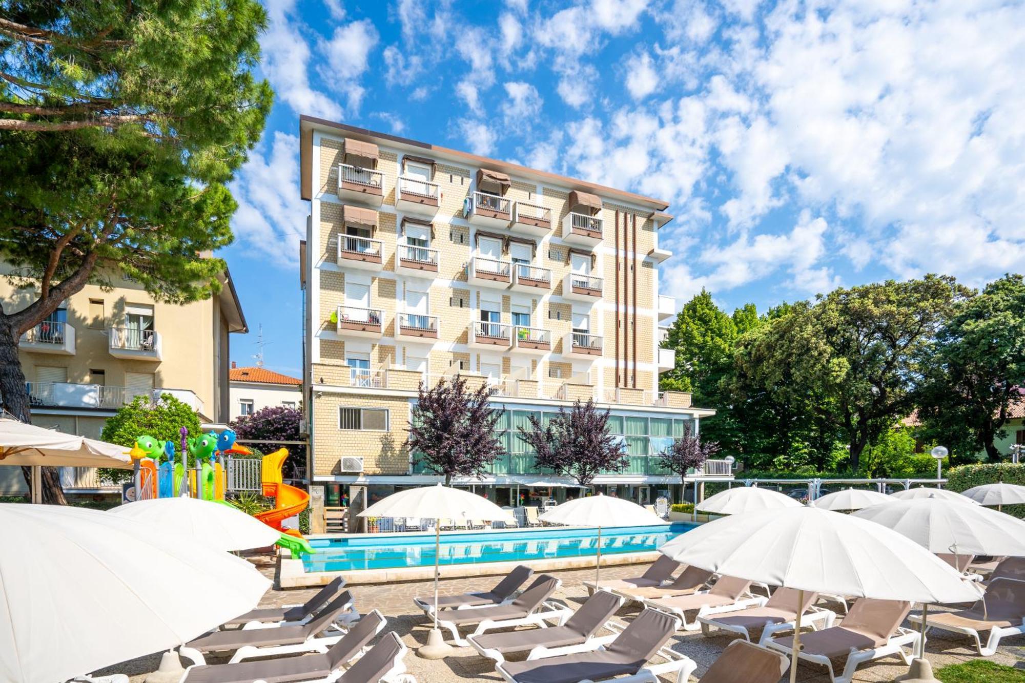 רימיני Lotus Hotel All Inclusive & Spiaggia מראה חיצוני תמונה
