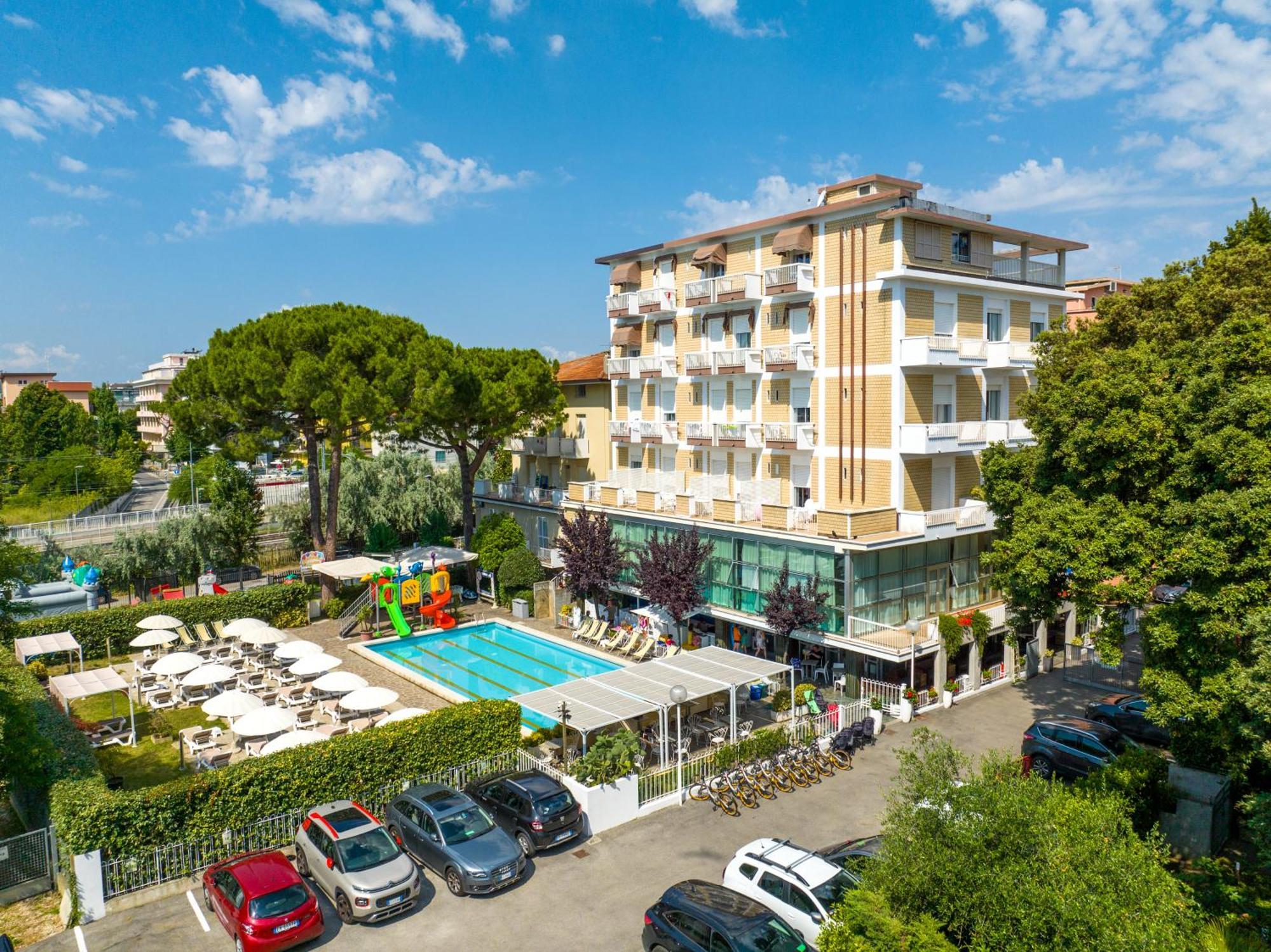 רימיני Lotus Hotel All Inclusive & Spiaggia מראה חיצוני תמונה