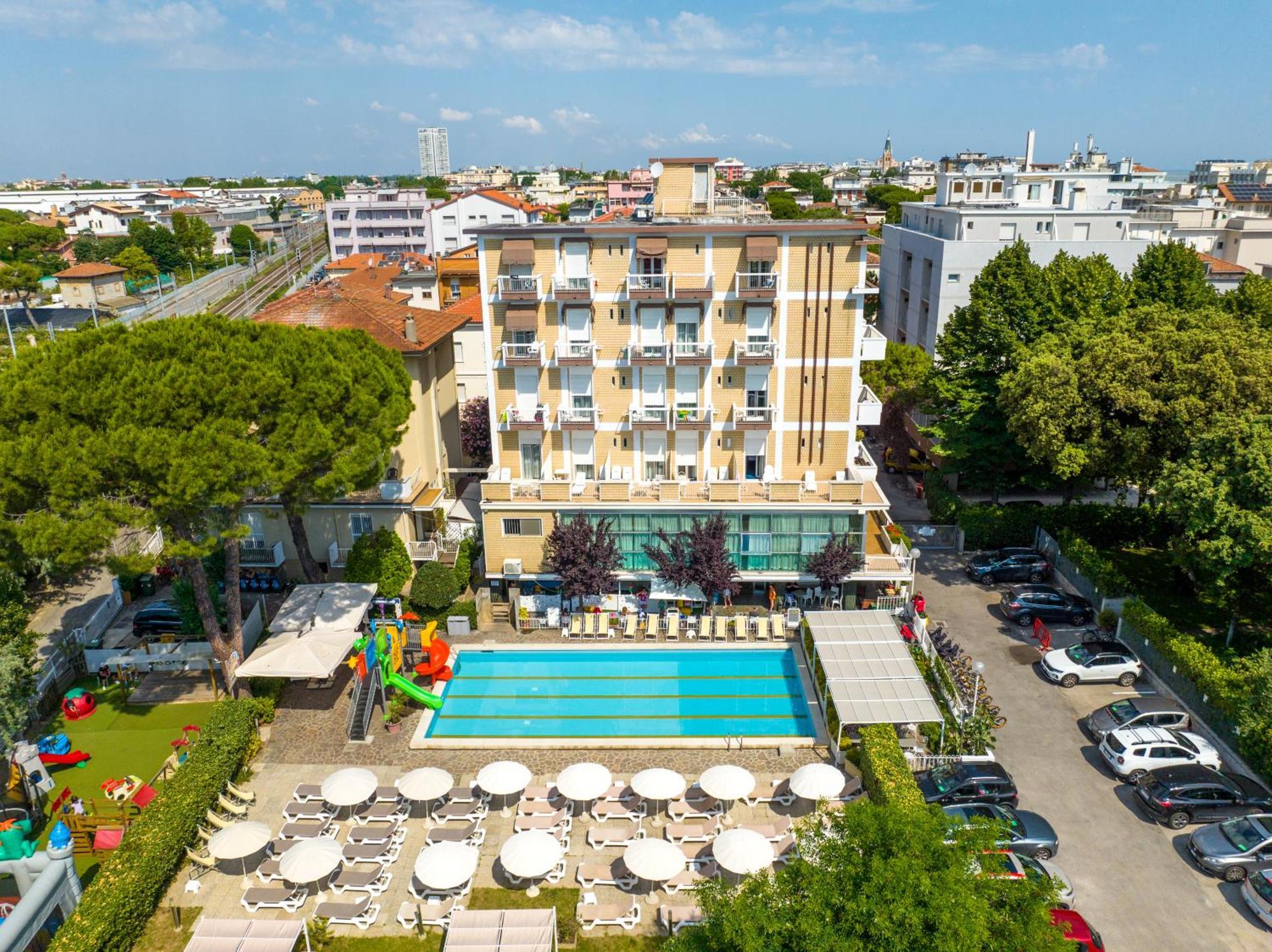 רימיני Lotus Hotel All Inclusive & Spiaggia מראה חיצוני תמונה