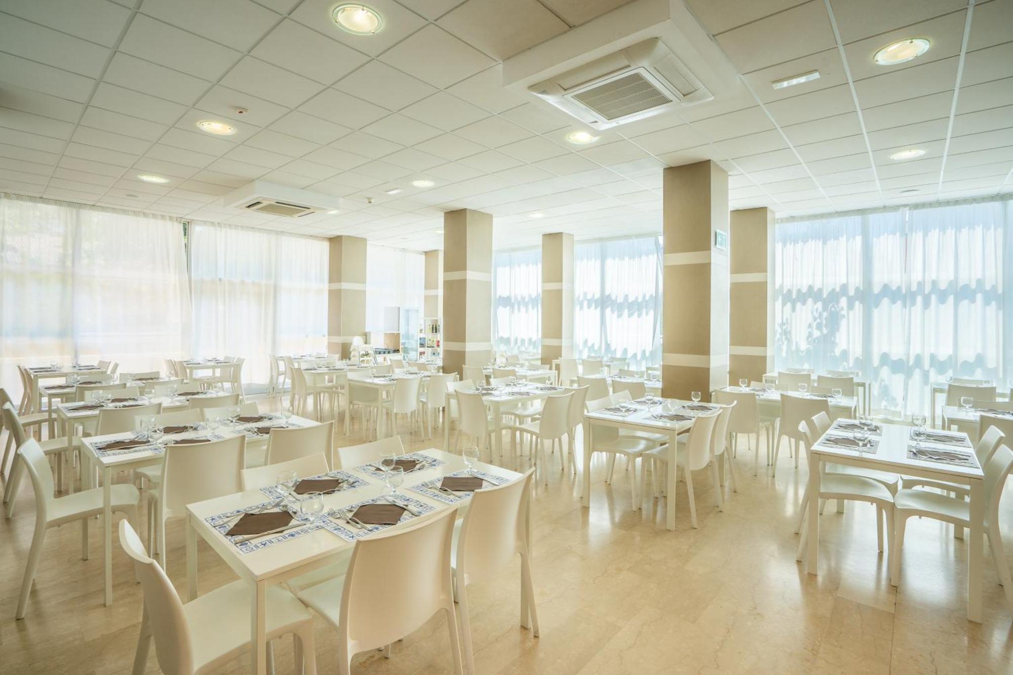 רימיני Lotus Hotel All Inclusive & Spiaggia מראה חיצוני תמונה