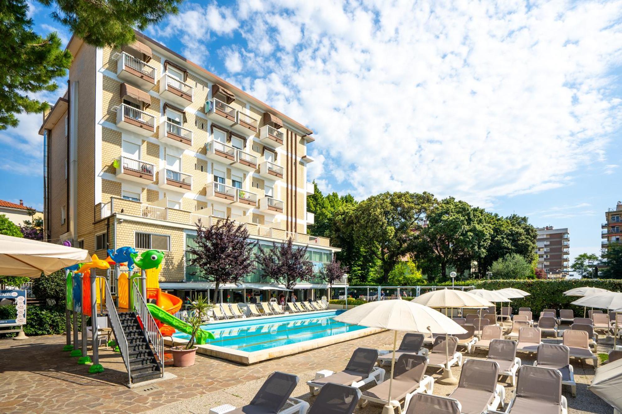 רימיני Lotus Hotel All Inclusive & Spiaggia מראה חיצוני תמונה
