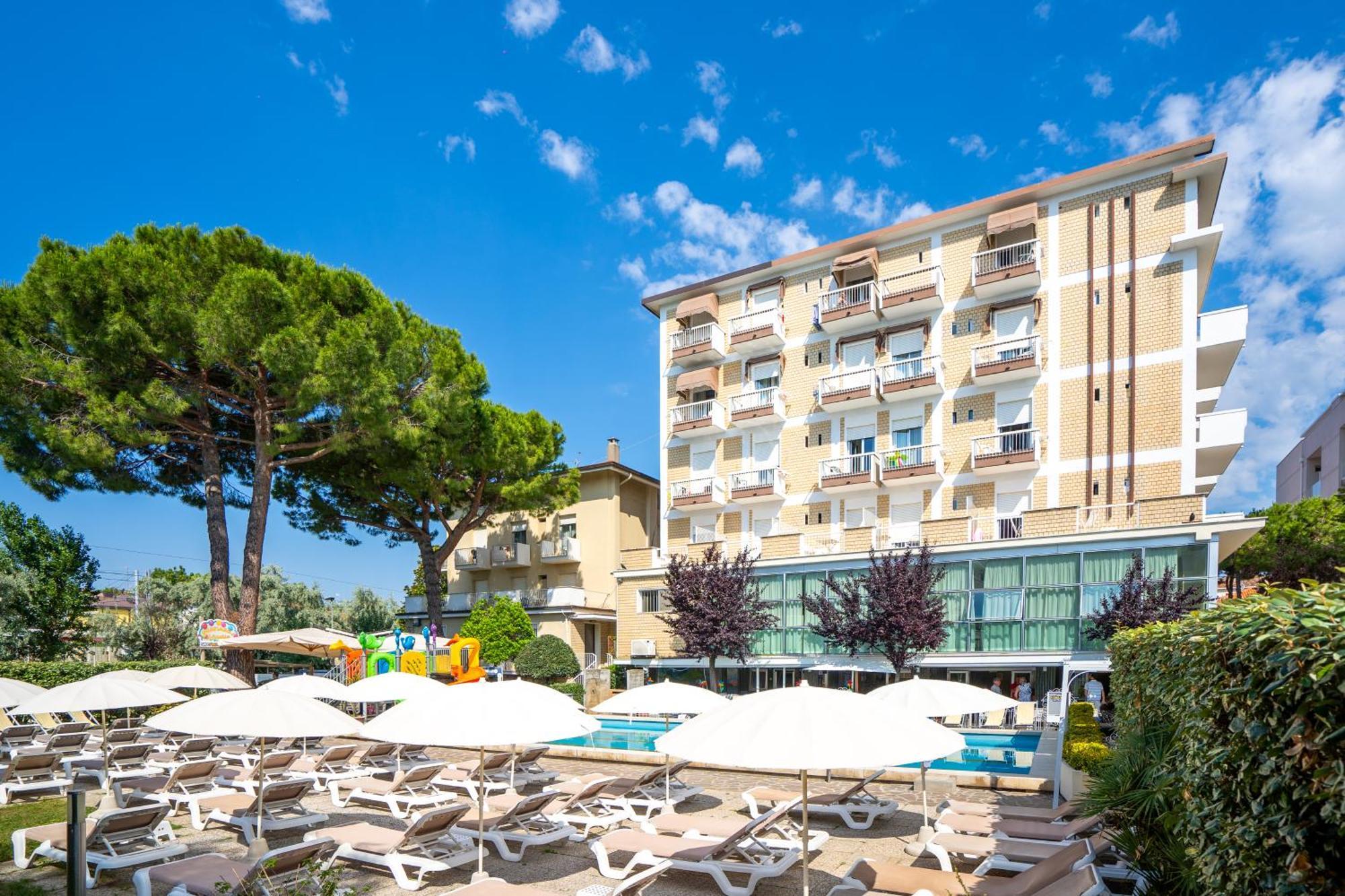 רימיני Lotus Hotel All Inclusive & Spiaggia מראה חיצוני תמונה