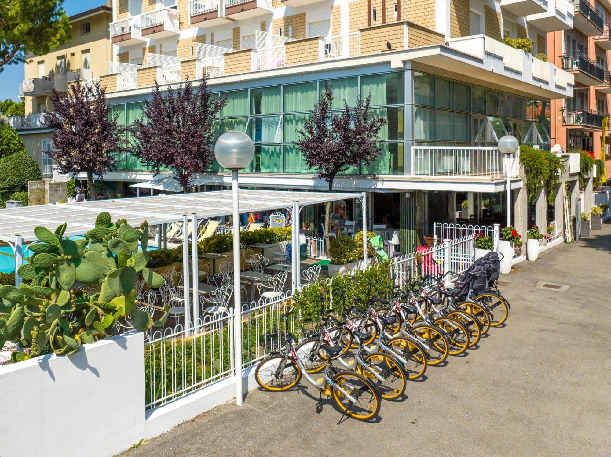 רימיני Lotus Hotel All Inclusive & Spiaggia מראה חיצוני תמונה