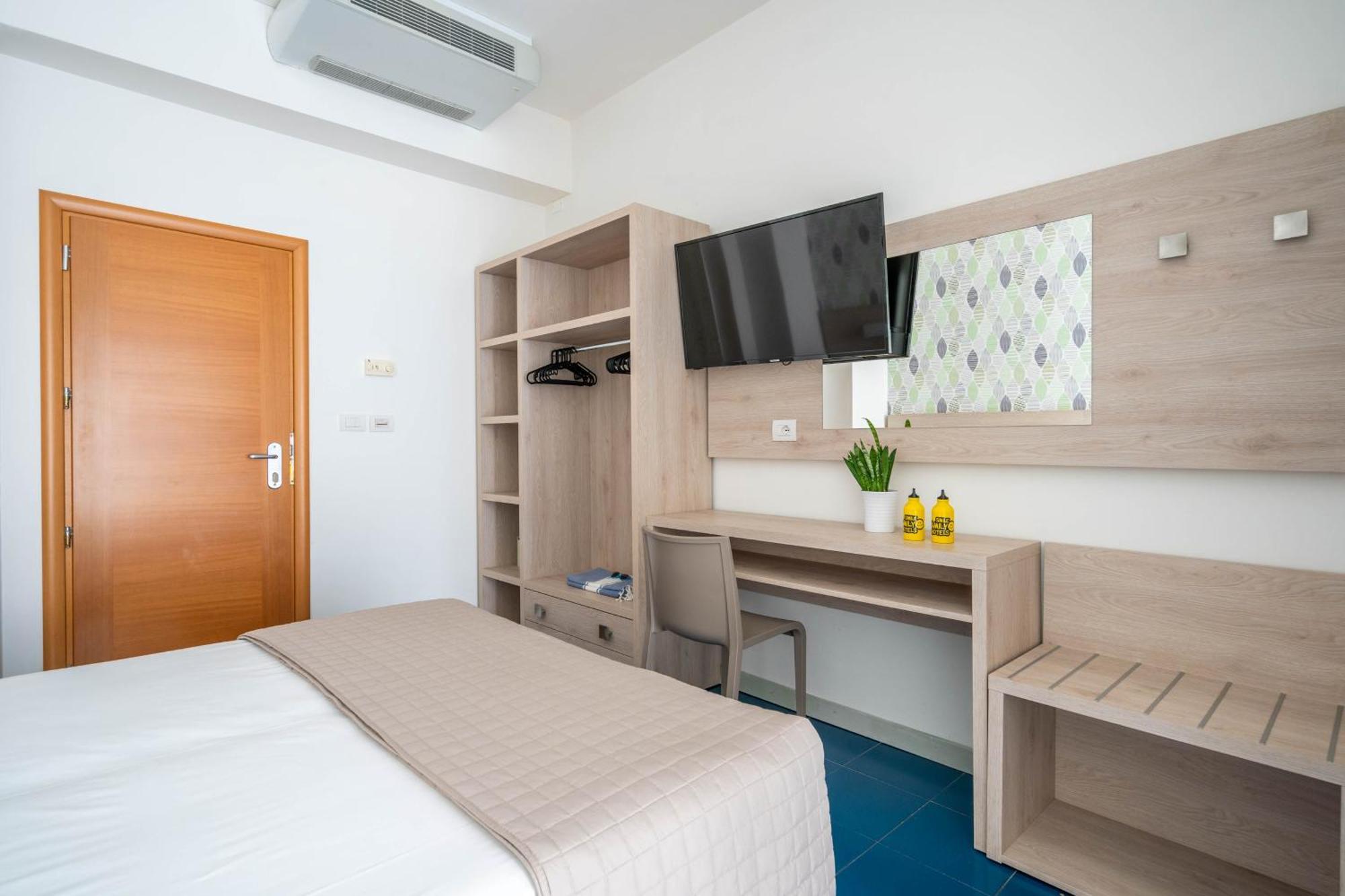 רימיני Lotus Hotel All Inclusive & Spiaggia מראה חיצוני תמונה