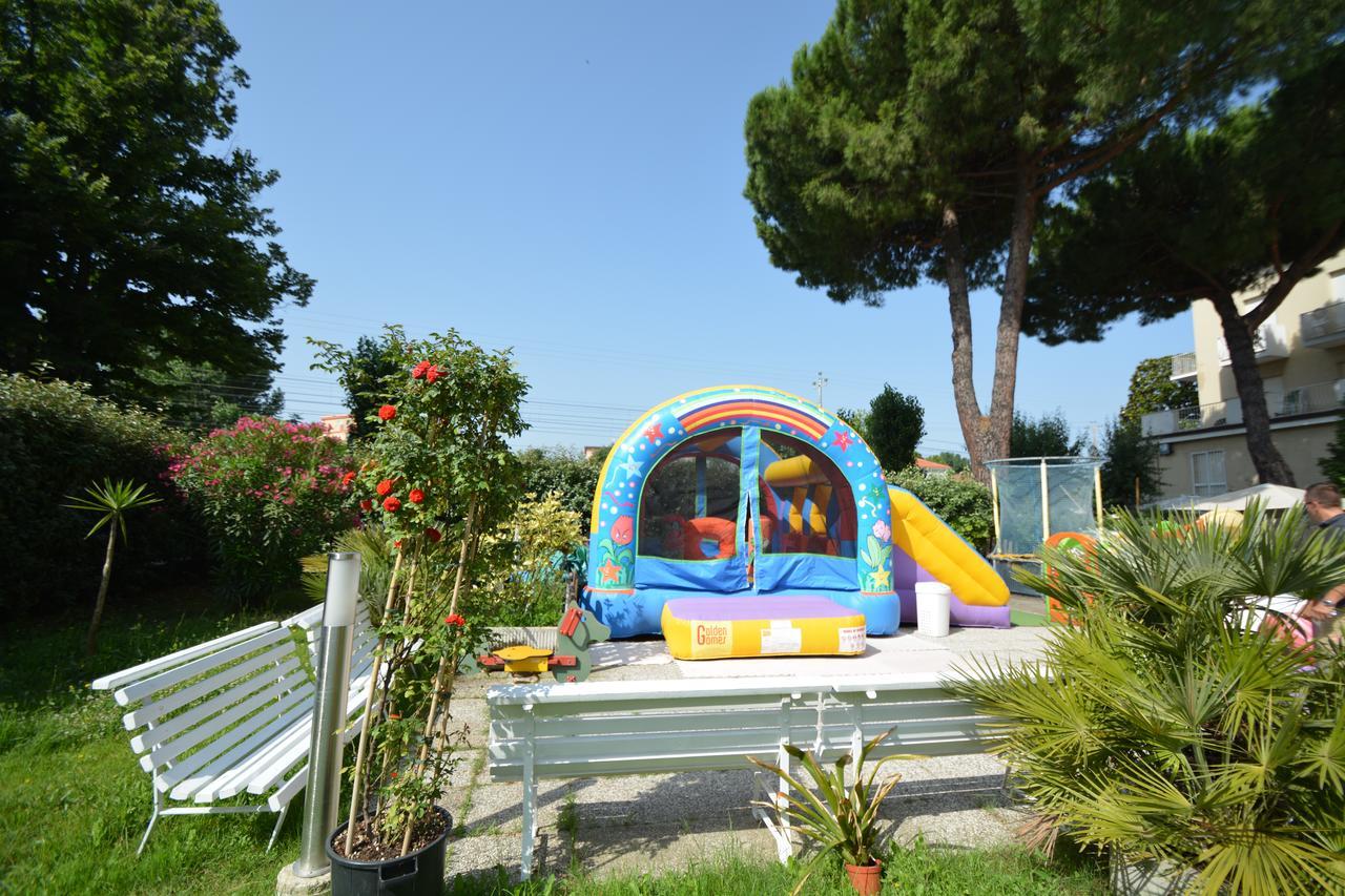 רימיני Lotus Hotel All Inclusive & Spiaggia מראה חיצוני תמונה