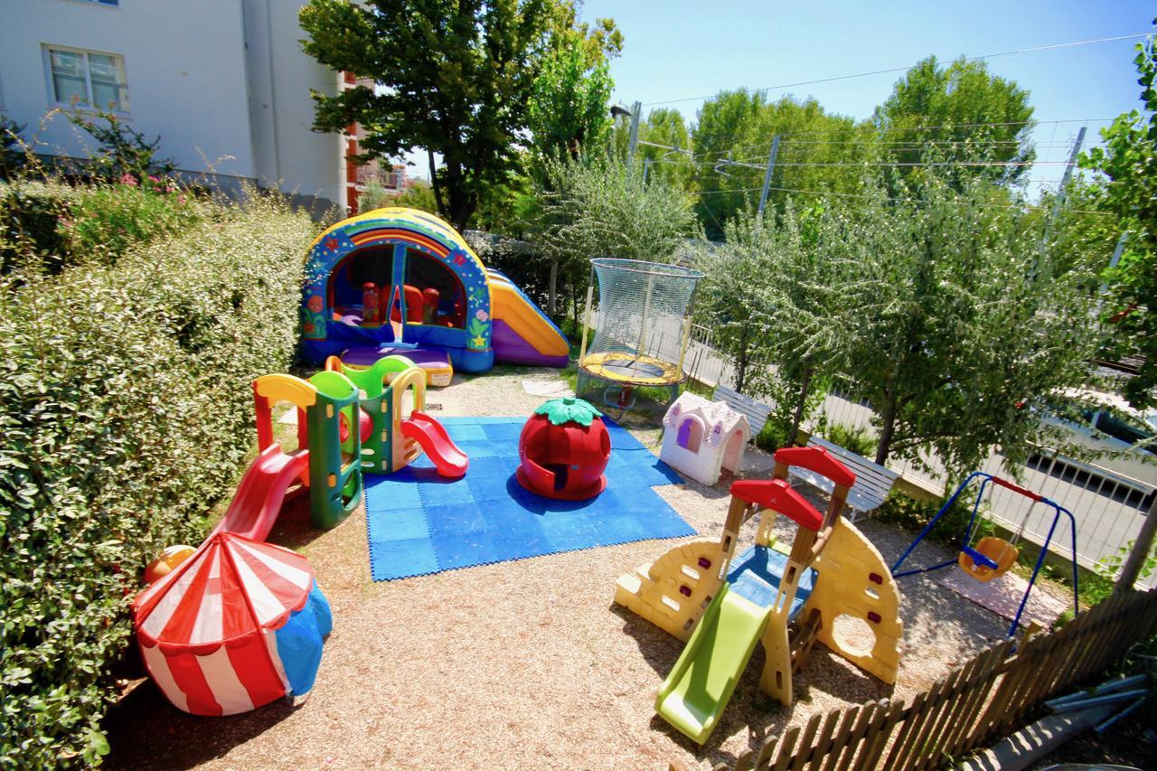 רימיני Lotus Hotel All Inclusive & Spiaggia מראה חיצוני תמונה